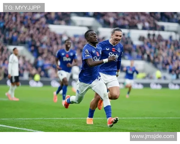 曼联迎战埃弗顿联赛杯激战在即球迷期待精彩对决 曼联迎战埃弗顿联赛杯激战在即球迷期待精彩对决