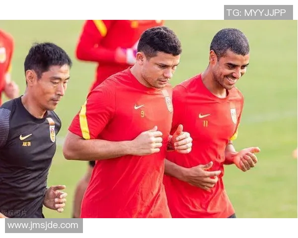 广东宏远与上海激战半决赛争夺总决赛席位精彩对决引发球迷热议 广东宏远与上海激战半决赛争夺总决赛席位精彩对决引发球迷热议