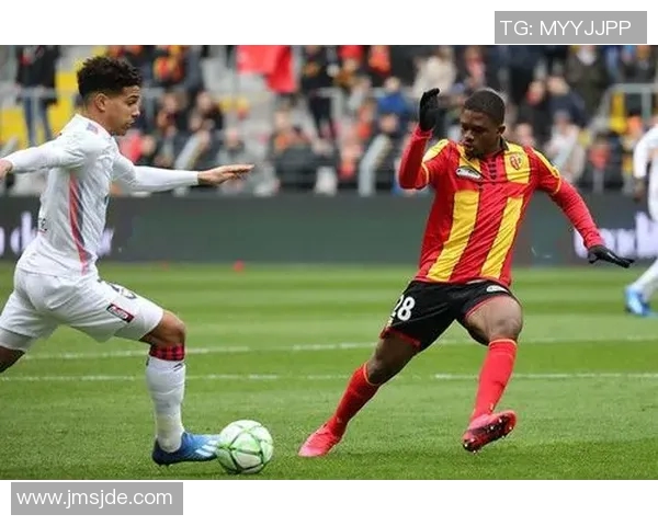 汉堡与踢球者的激烈对决展现足球魅力与美食文化的完美结合