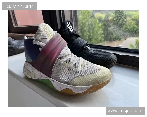 欧文新鞋发布会引发争议踩踏耐克Logo展现艺术自由与个性表达 欧文新鞋发布会引发争议踩踏耐克Logo展现艺术自由与个性表达